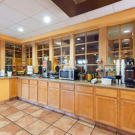 路易斯维尔北华美达酒店 路易斯威尔 外观 照片